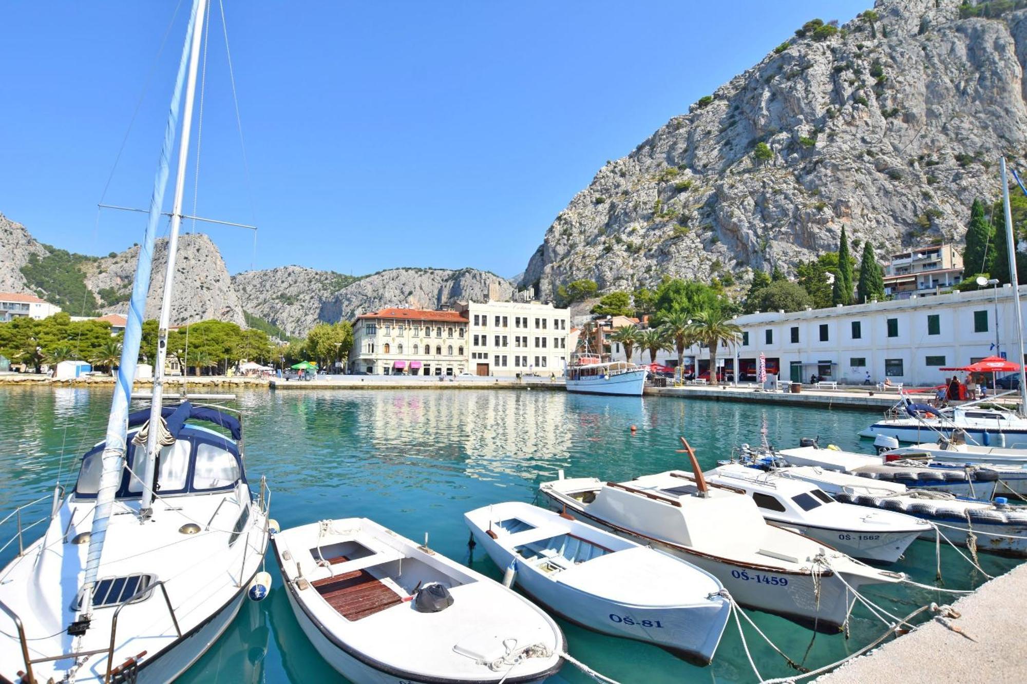 Apartment Antonela Omiš Екстериор снимка