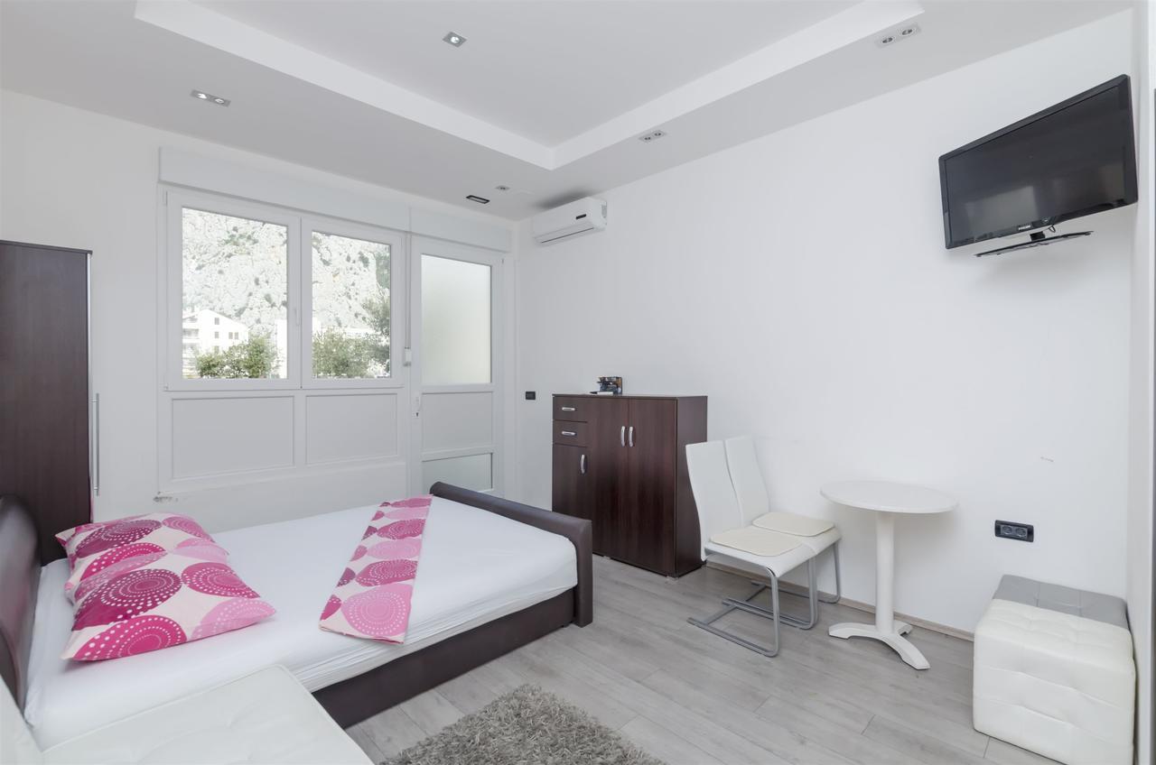 Apartment Antonela Omiš Екстериор снимка